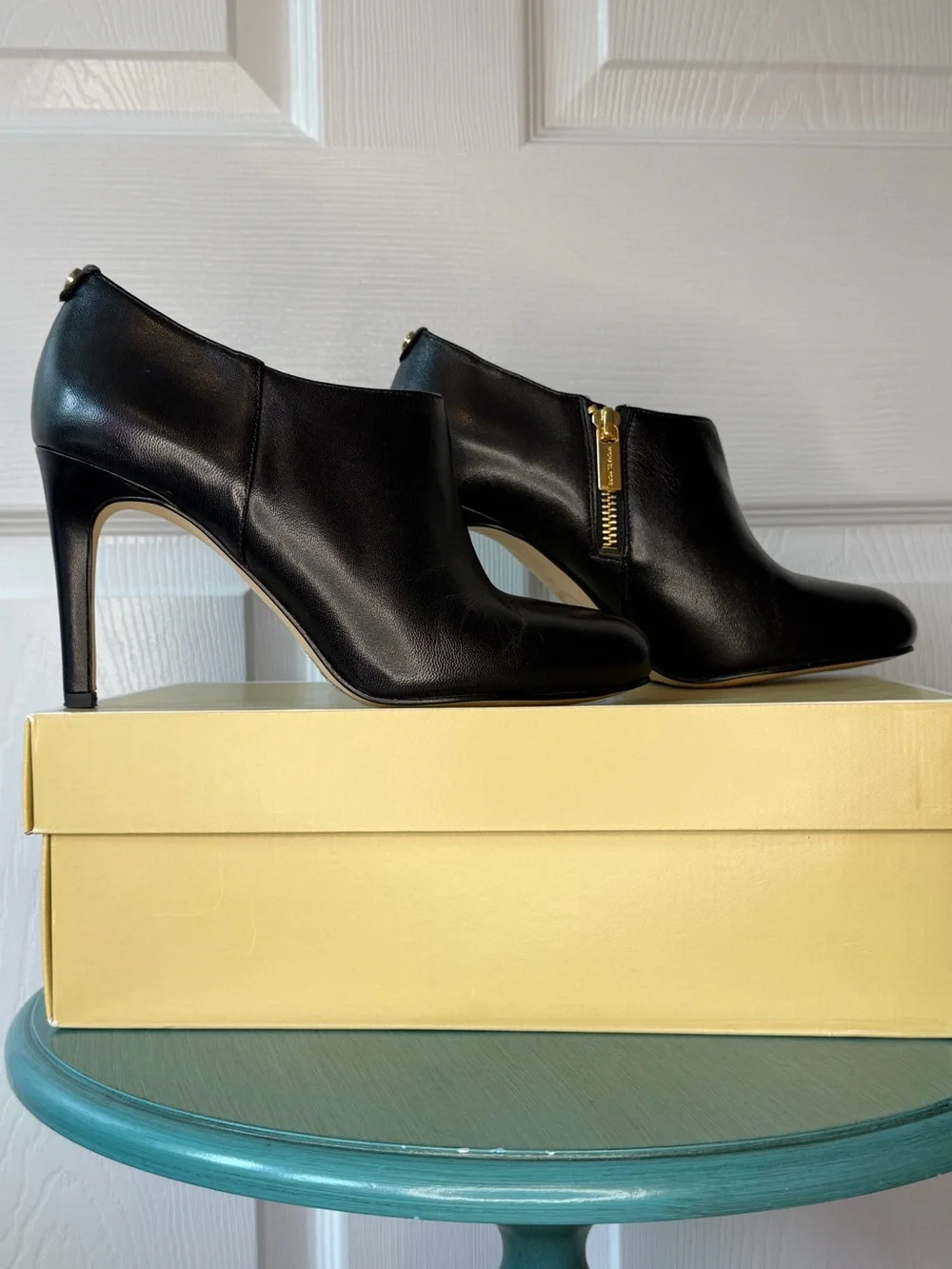 MICHAEL Michael Kors Sammy Black Leather Ankle Booties with 3.5” Heel - size 7